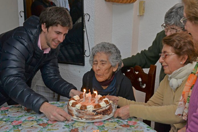 Cumplaños 102 de vecina