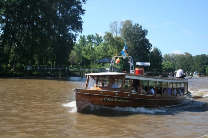 Lancha colectivo