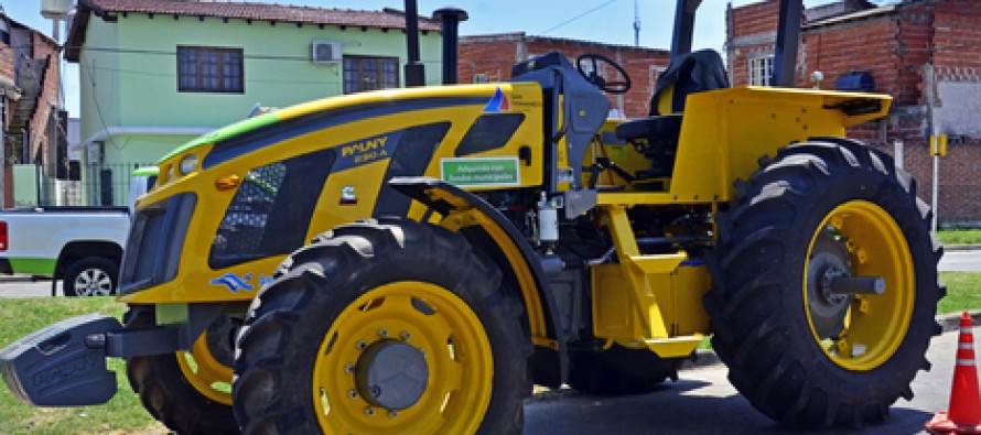 El Municipio adquirió un tractor para limpieza hidráulica