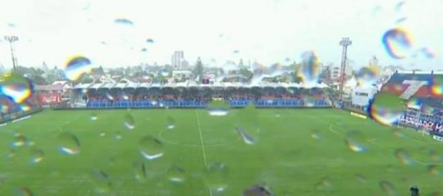 Por la lluvia, el árbitro dijo basta y suspendió Tigre-Lanús