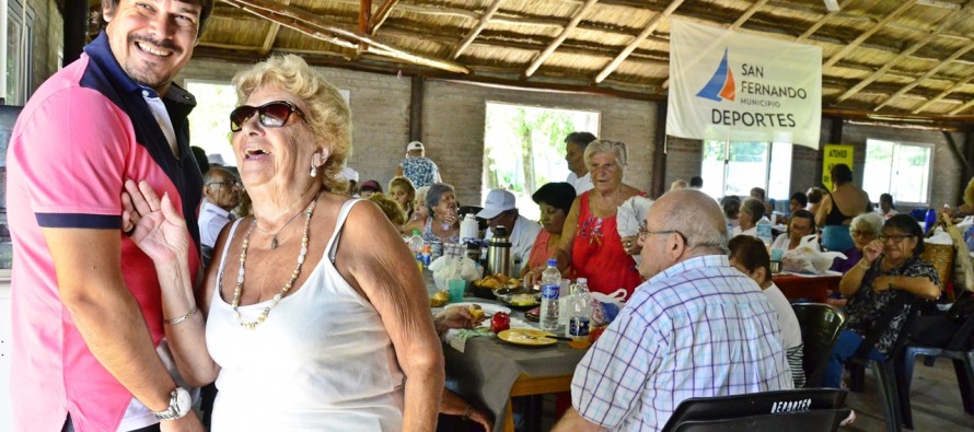 Los abuelos junto a sus nietos participaron del cierre de las Colonias de Verano