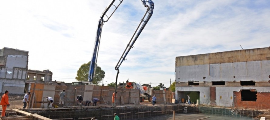 Avanza la construcción de la pileta semi-olímpica del Polideportivo N°6