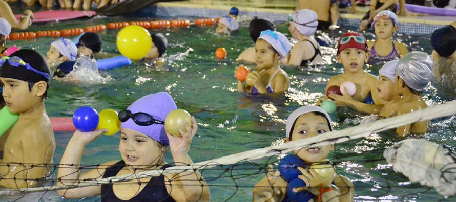 Encuentro de Natación infantil en el nuevo “Poli” de Villa Jardín