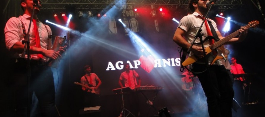 Agapornis cerró las vacaciones de invierno con un show en el Polideportivo 1