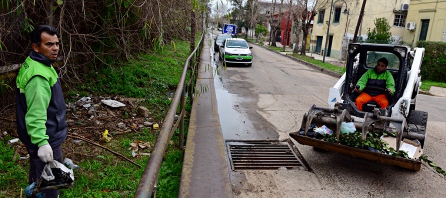 Trabajos preventivos de limpieza en los barrios ante el pronóstico de sudestada