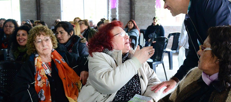 Homenaje a las trabajadoras vecinales en el Polideportivo N° 3