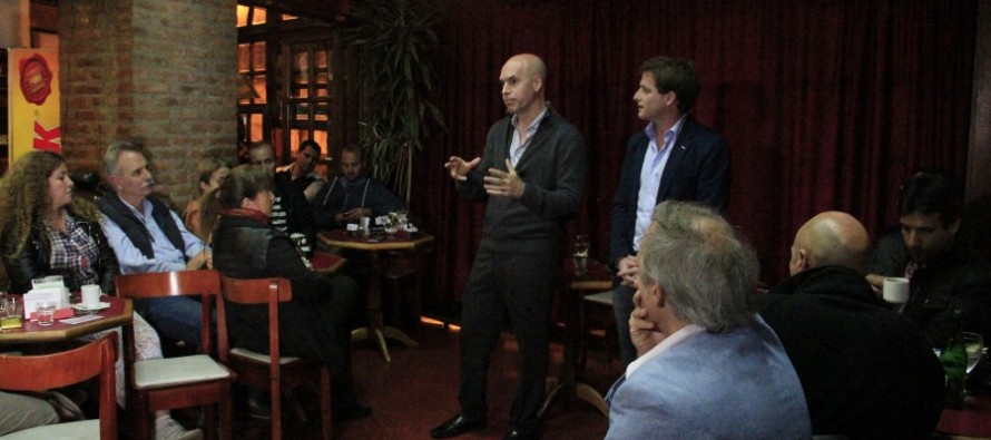 Larreta y Campbell se reunieron con vecinos en un tradicional bar de Victoria