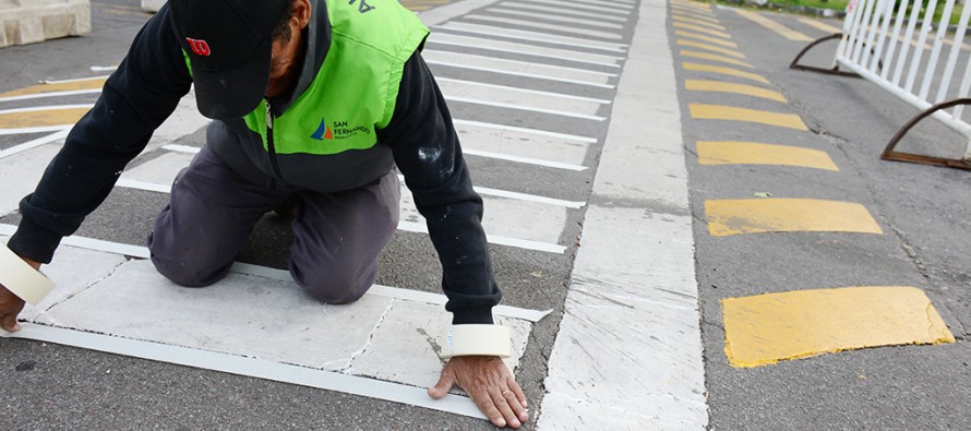 Trabajos de pintura vial en la costanera municipal