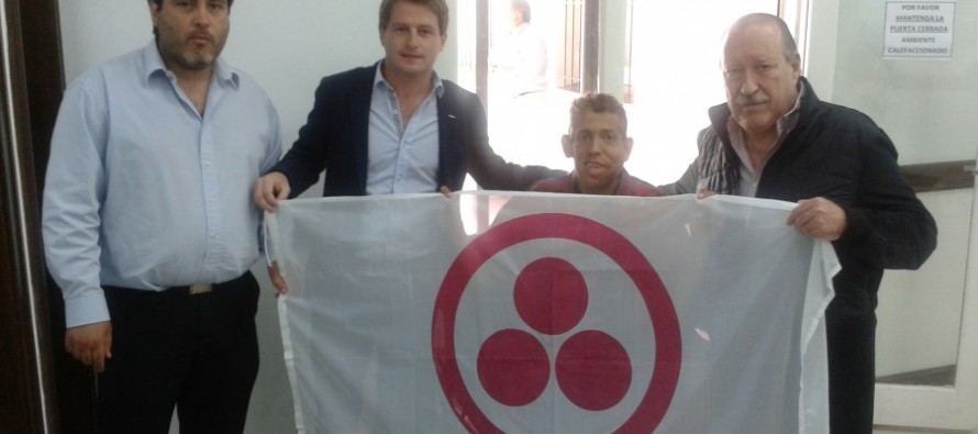 Christian Fritz presentó su Bandera por la Paz en el Concejo Deliberante