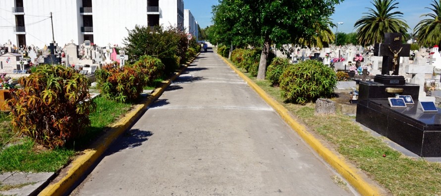 Bacheo, tomado de juntas y mejoras de veredas en el Cementerio Municipal