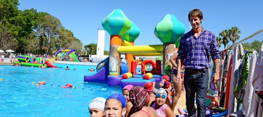 Juegos inflables y actividades de agua en el cierre de las Colonias de Verano