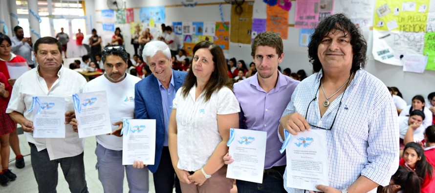 Homenaje a ex combatientes de Malvinas en la Escuela de la Comunidad Cristiana