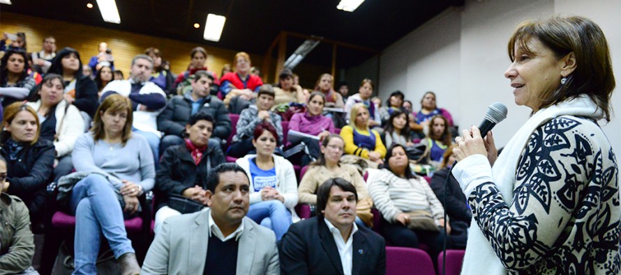 En el CUM se brindó un taller sobre autismo con padres, docentes y promotores de salud