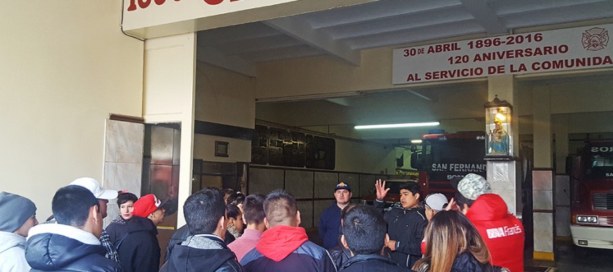 Los jóvenes de ‘Casa de Día’ visitaron el Cuartel de Bomberos