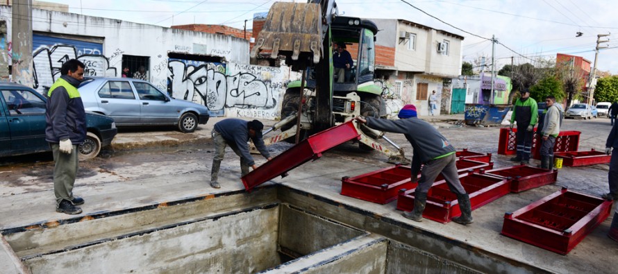 Continúan las obras hidráulicas en la calle Uruguay