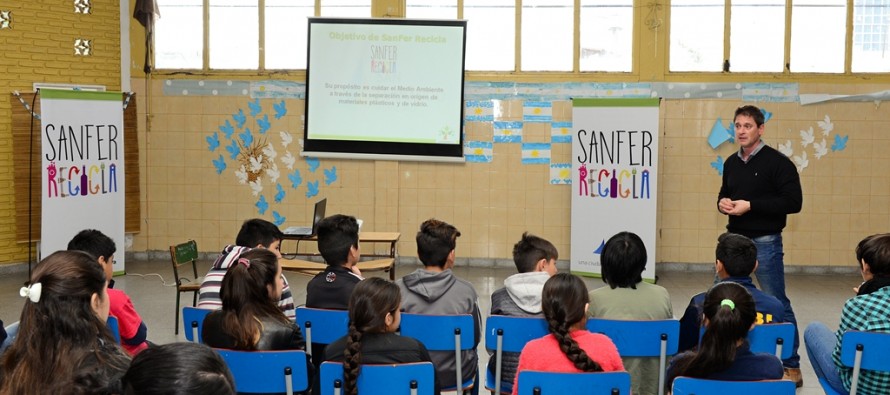 Capacitan a jóvenes de la Escuela N°11 con el Programa ‘Sanfer Recicla’