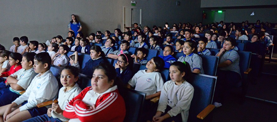 Se realizó una actividad por la diversidad cultural con alumnos de colegios secundarios en el Teatro Martinelli