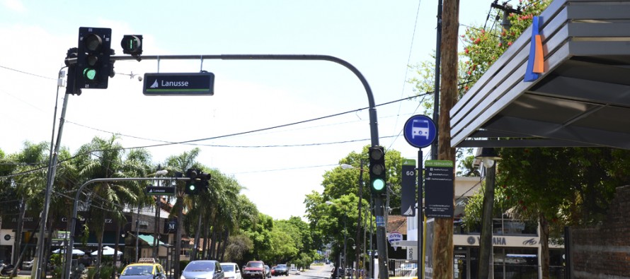 Nuevos letreros indicadores de calle a lo largo de la Avenida Libertador