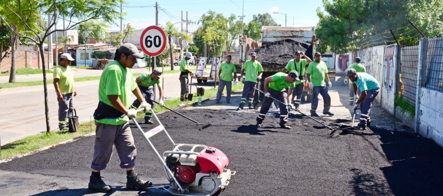 Renovación de la vereda y el estacionamiento de la Escuela N°28