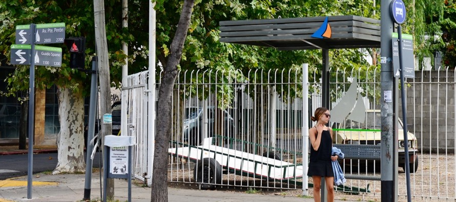 Renovación de refugios y paradas de colectivo en las avenidas Libertador, Perón y Avellaneda