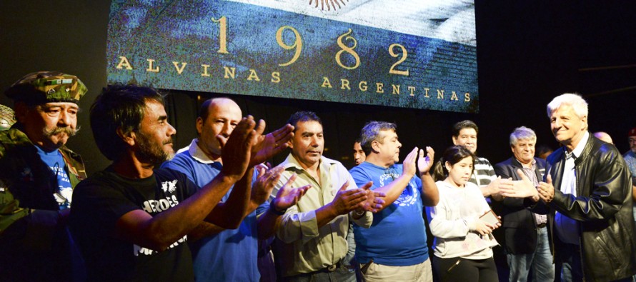 Con una vigilia y un espectáculo de Bruno Arias se rindió homenaje a los Veteranos de Malvinas