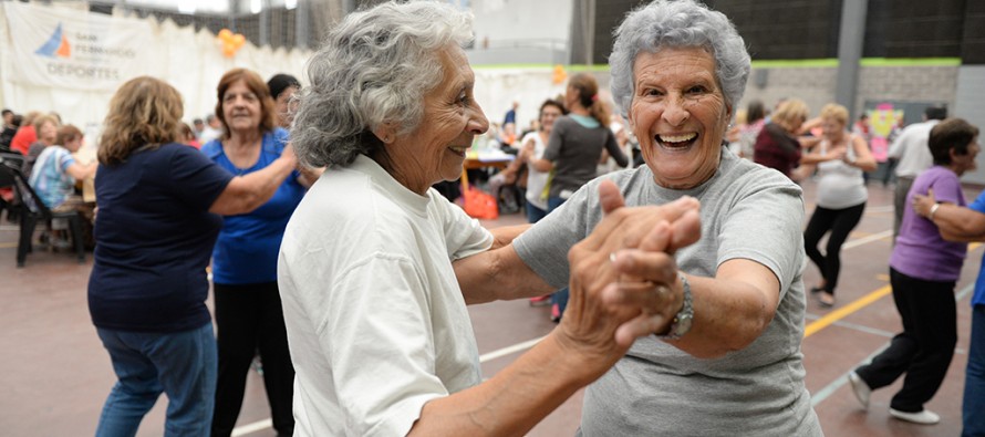 Primer baile de Tercera Edad en el Poli N° 1