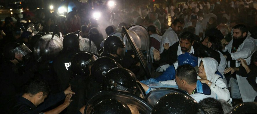 Representantes de Suteba San Fernando fueron víctimas de la represión policial frente al Congreso