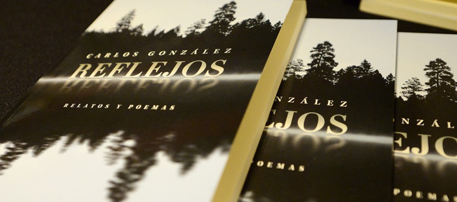 Carlos González presentó su libro “Reflejos” en el Concejo Deliberante