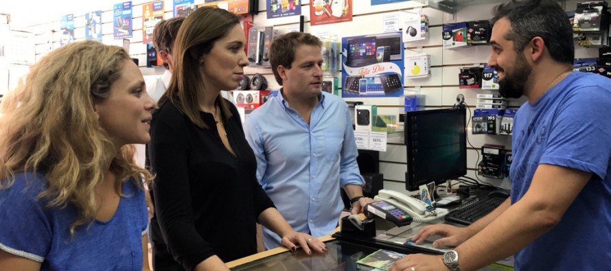 María Eugenia Vidal visitó San Fernando para realizar un ‘timbreo’ por el casco histórico