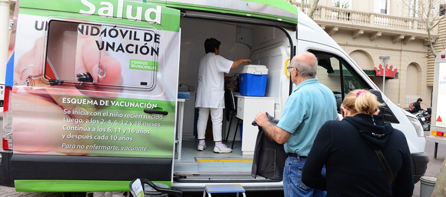 El ‘Municipio en tu Barrio’ volvió a la Plaza Mitre y se sumó al Día Mundial de la Hepatitis B