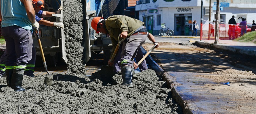 Renovación de la carpeta asfáltica y hormigonado en barrio Infico