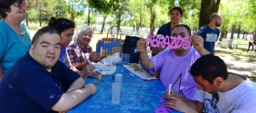 El Taller Protegido festejó el Día de la Familia en el Poli Nº 3