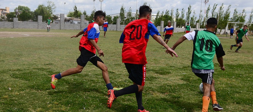 En el Poli N°2 se disputaron las finales de los torneos de fútbol