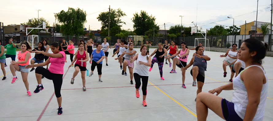 Zumba, ritmos latinos y aquagym en el Poli 8