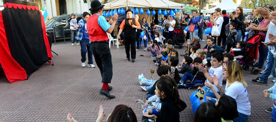 Jornada de concientización por el ‘Mes del Autismo’ en Plaza Mitre