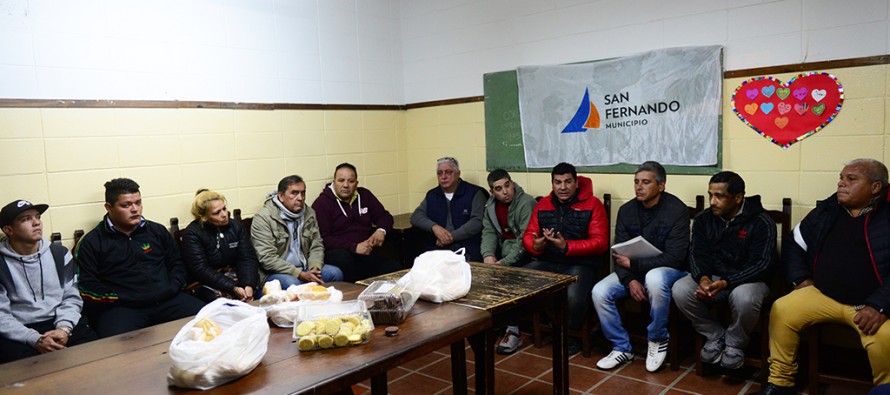 Los asistentes del grupo “Codo a Codo” y sus familiares se reúnen semanalmente en Nuestra Señora de Itatí