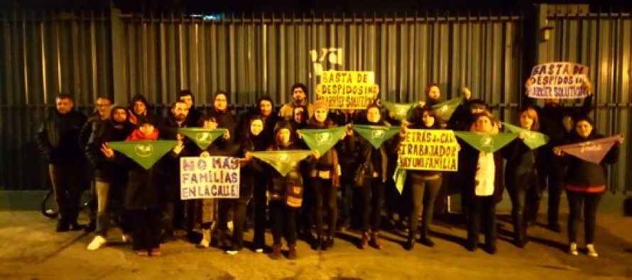 Pañuelazo frente a la empresa Barrier Solution por los despidos y retiros voluntarios