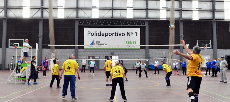 En el Poli N°3 se jugó una nueva fecha de la liga anual de voley adaptado para adultos mayores