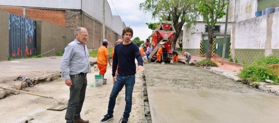 Avanza la obra de pavimentación de la calle Rivadavia