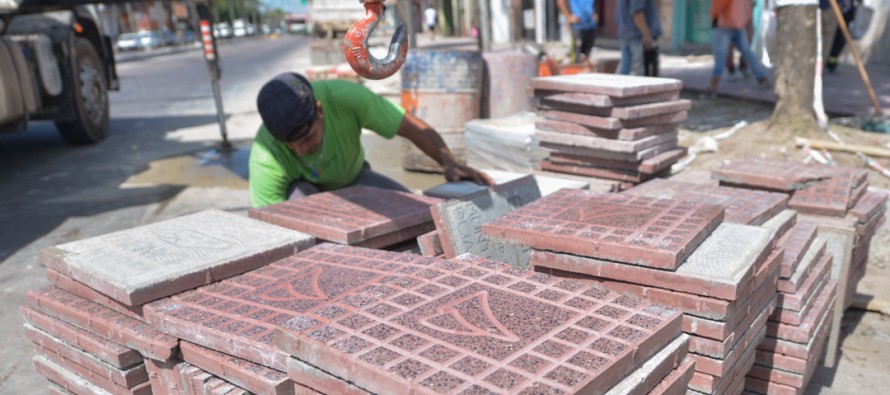 Avanza la última etapa de renovación de veredas de la Avenida Avellaneda