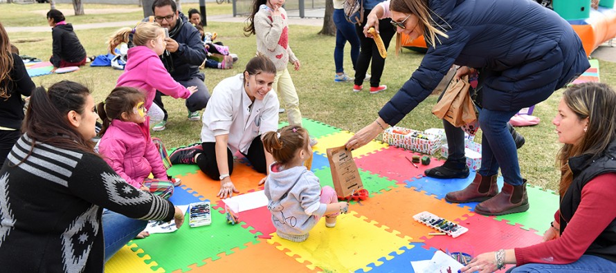 “Jugando Conozco mis Derechos” pasó por la Plaza Manuel Belgrano