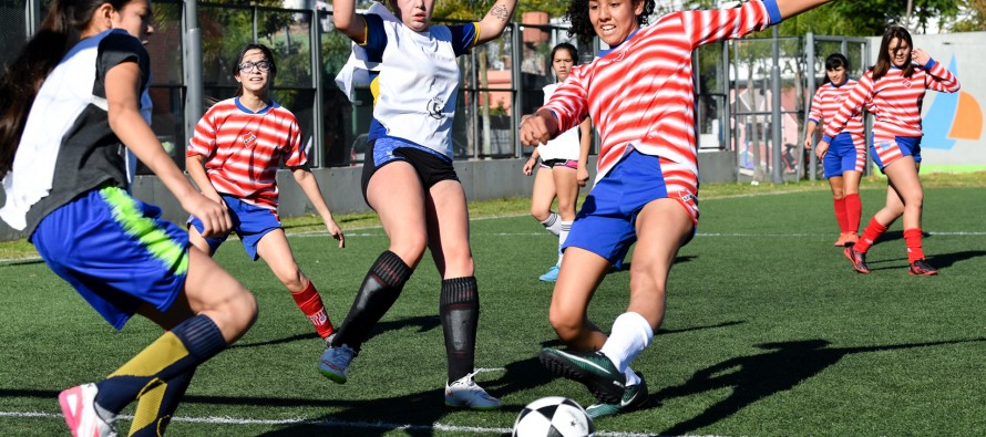 Comenzó la Liga Municipal de Fútbol Femenino en el Poli 8