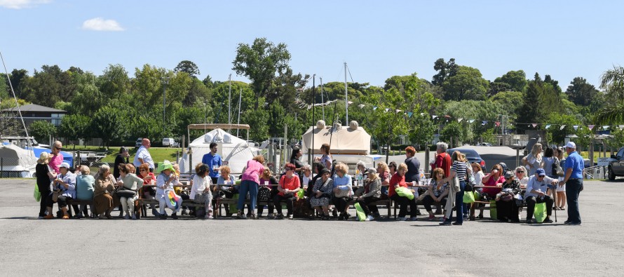 El tour por la ciudad para la comunidad judía finalizó en el Parque Náutico