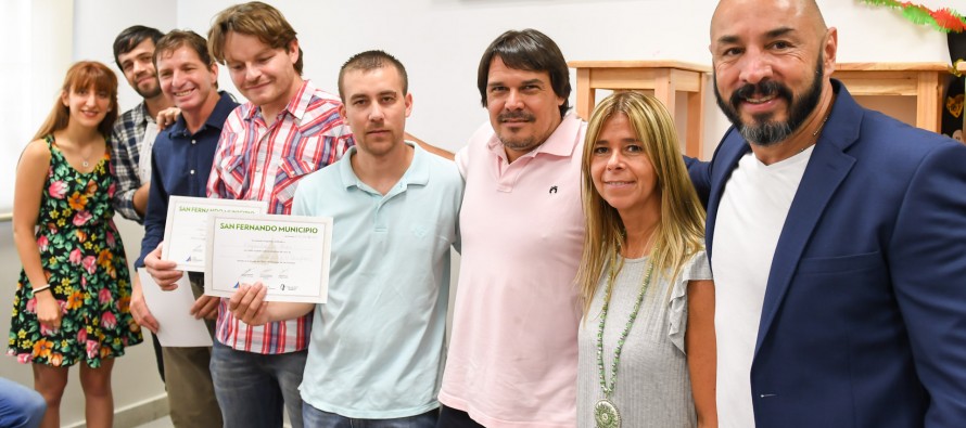 Egresados de la Escuela Municipal de Oficios recibieron sus diplomas