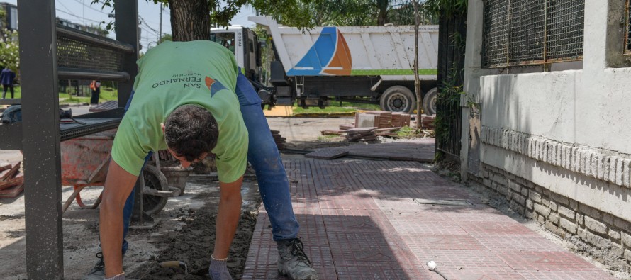 Renovación de las veredas a lo largo de la calle Blanco Encalada