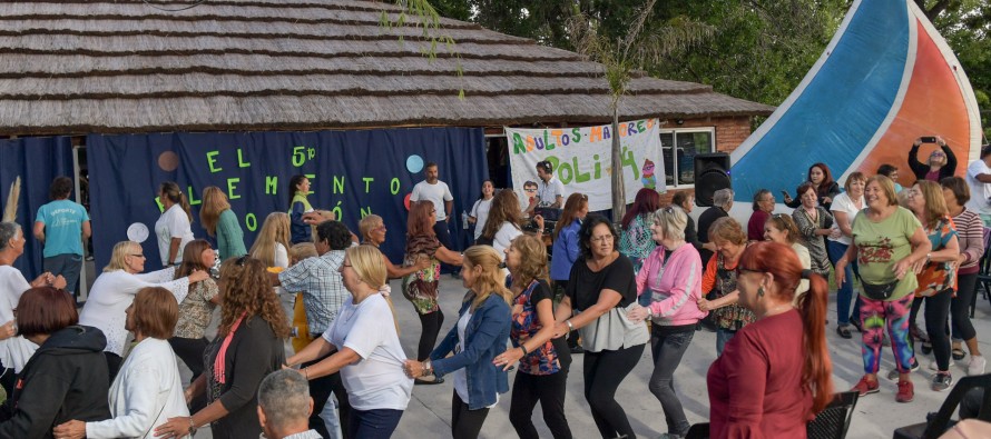 La Colonia de Tercera Edad realizó el cierre de la temporada verano en el Poli 3