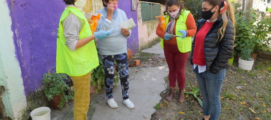 Fumigación y entrega de repelentes en los barrios San Rafael y San Francisco para prevenir el dengue