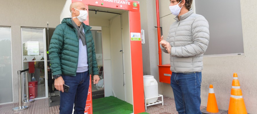 Nueva cabina sanitizante en el Hospital Municipal San Cayetano