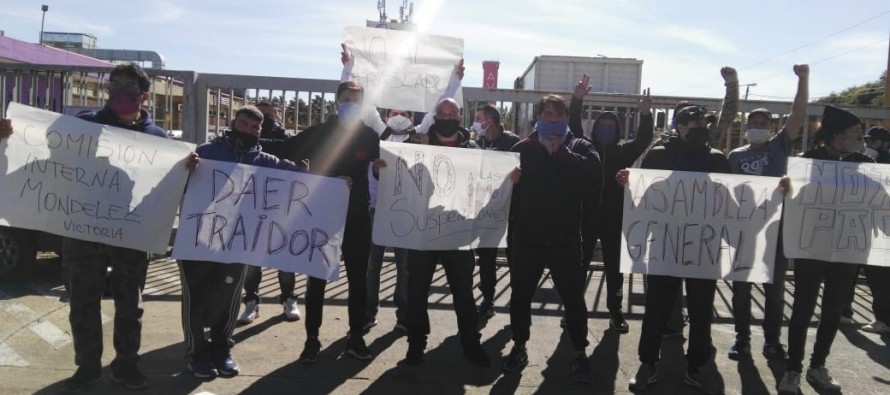 Trabajadores de Mondelez cuestionan que la decisión del sindicato de aceptar suspensiones