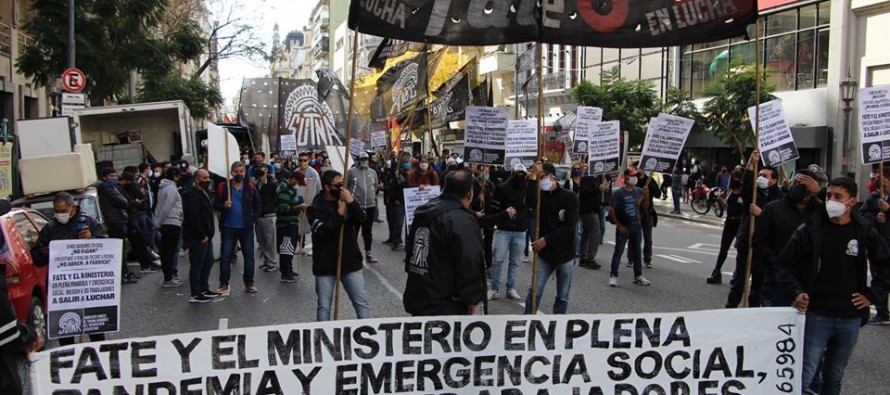 Trabajadores de Fate se manifestaron frente al Ministerio de Trabajo por el recorte salarial